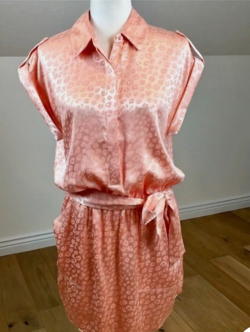 Joie Daran Pink Jacquard Leopard Satin Shift Shirt Dress.
